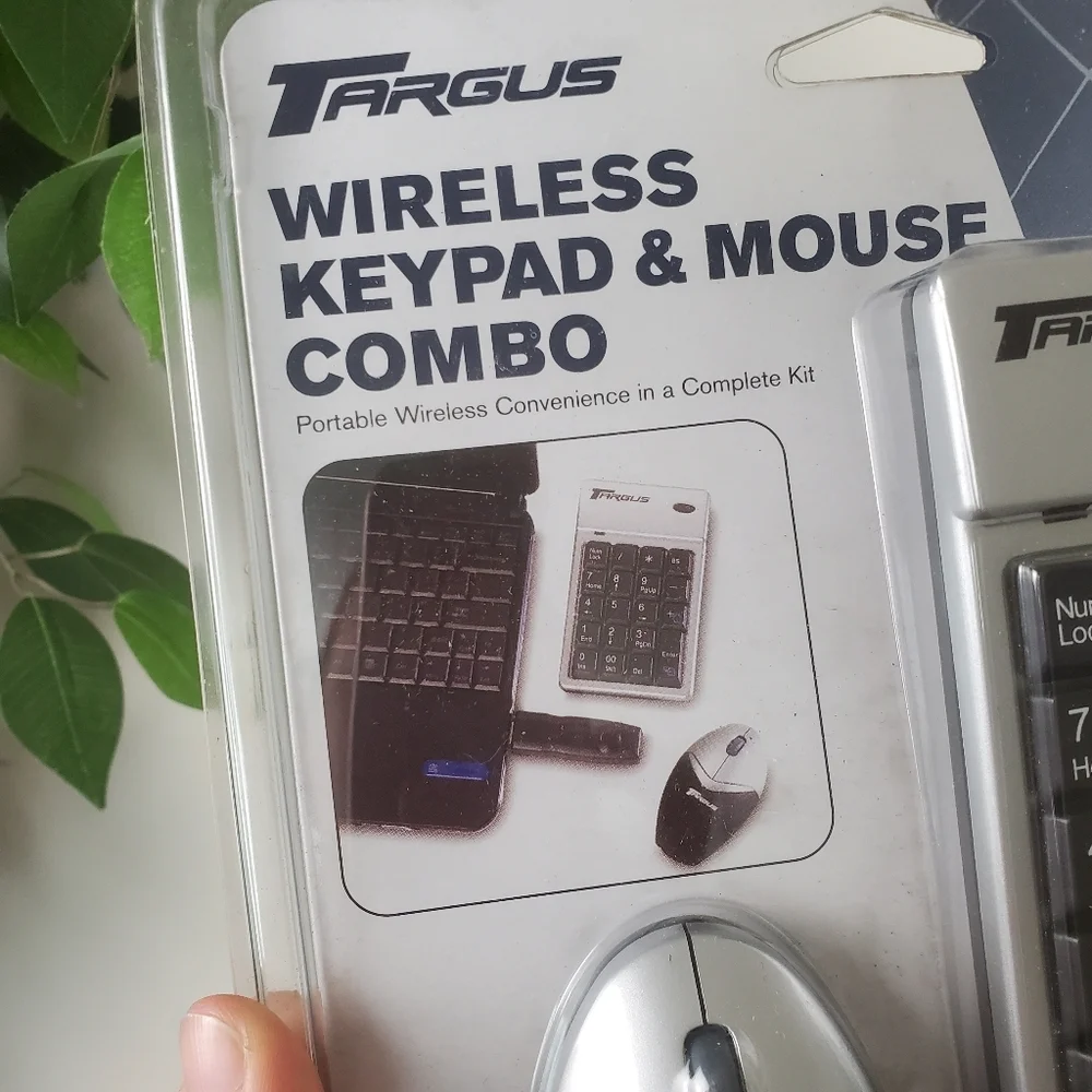 Targus Black and Silver Wireless Keypad and Mouse Combo NEW